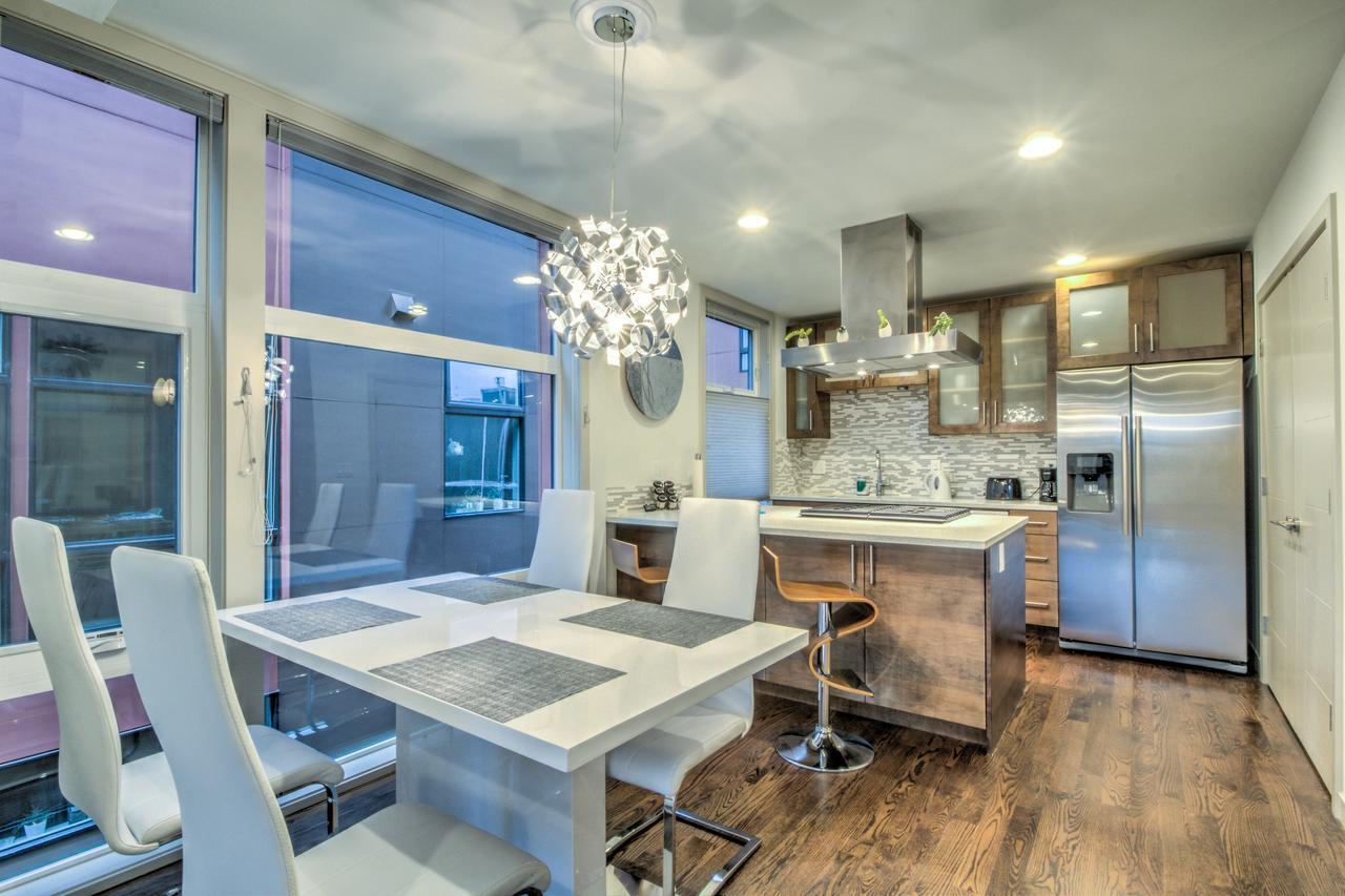 Modern Home With Rooftop Oasis Seattle Esterno foto