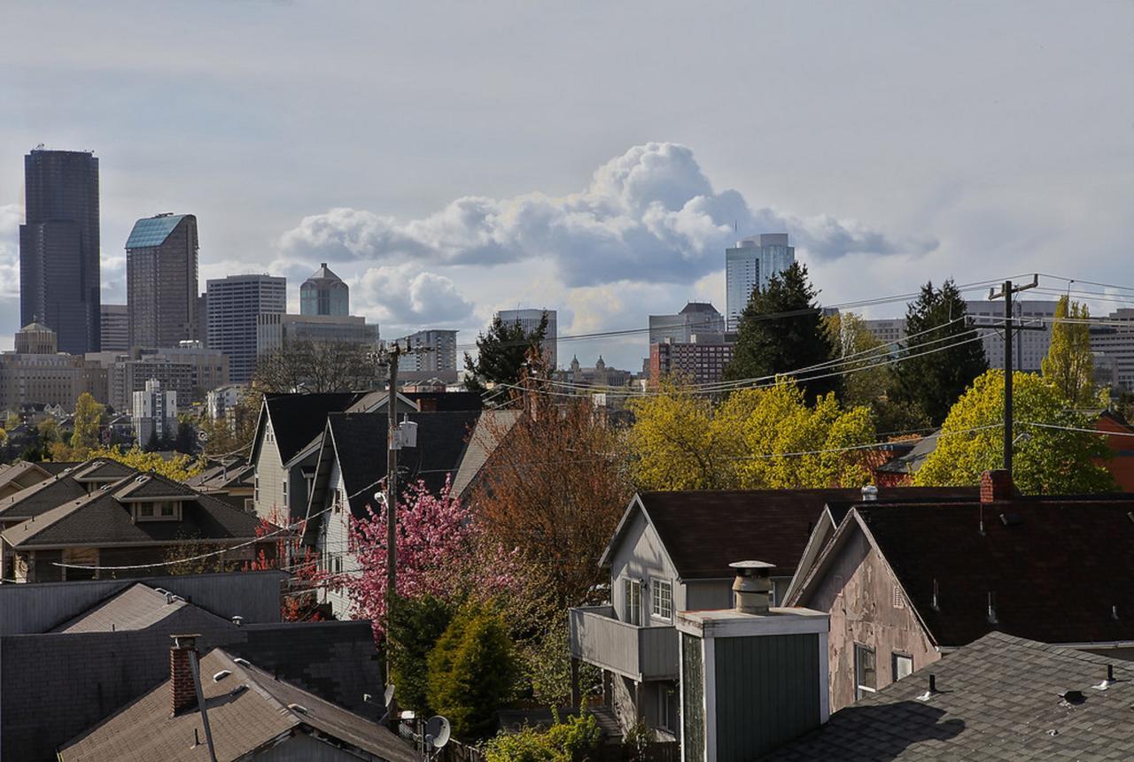 Modern Home With Rooftop Oasis Seattle Esterno foto