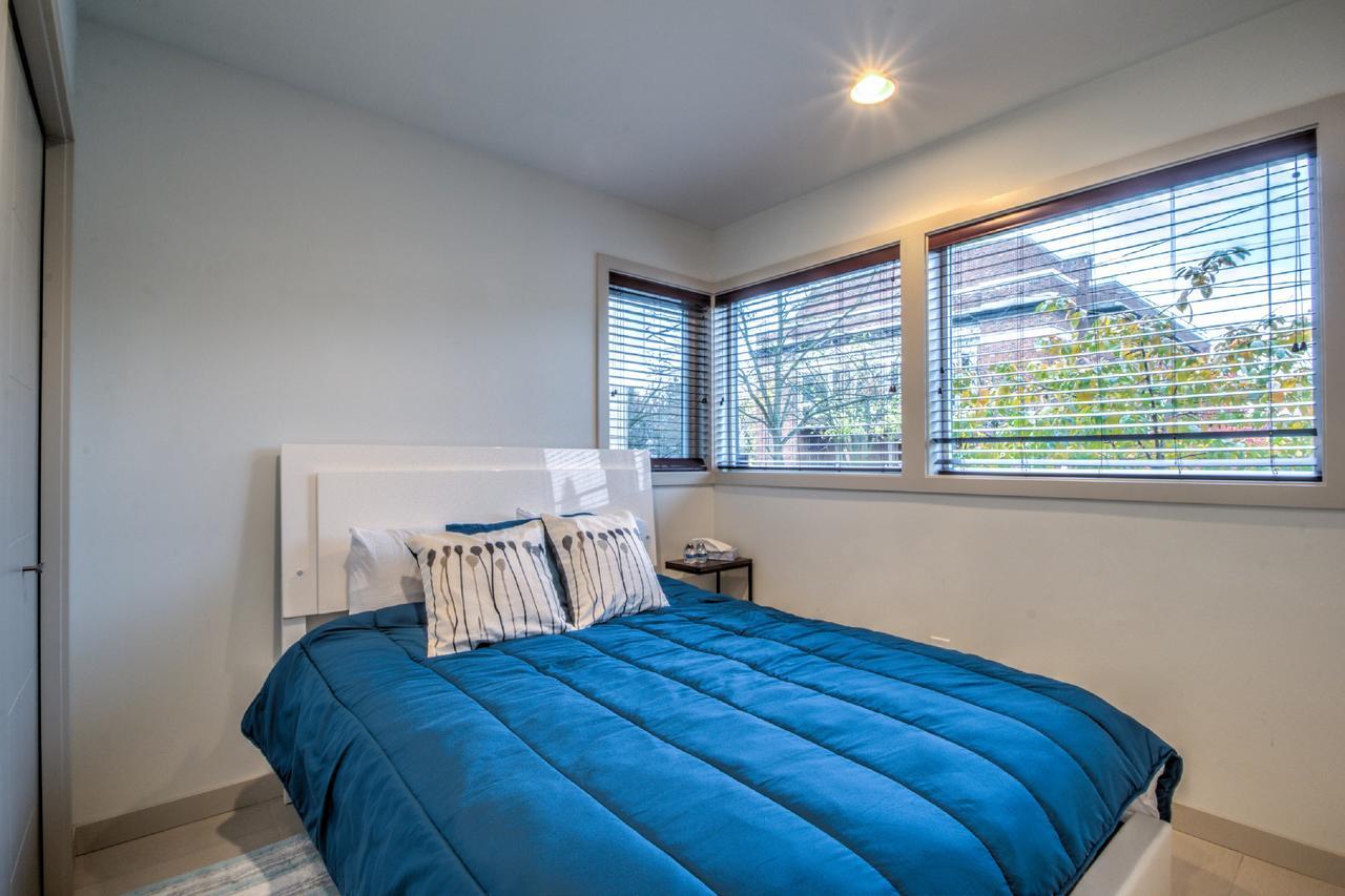 Modern Home With Rooftop Oasis Seattle Esterno foto