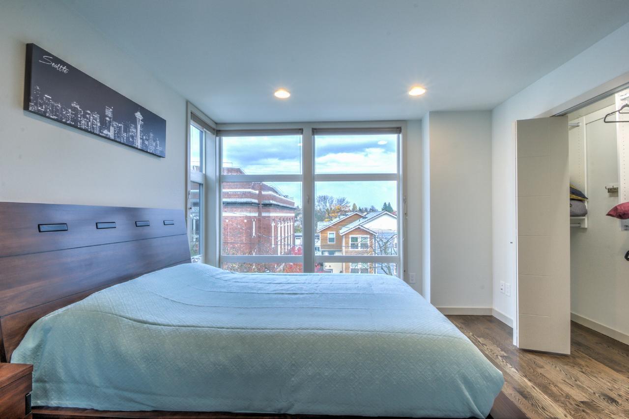 Modern Home With Rooftop Oasis Seattle Esterno foto