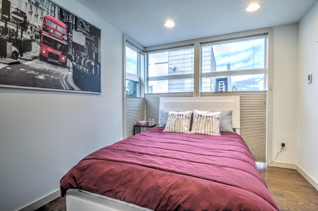 Modern Home With Rooftop Oasis Seattle Esterno foto
