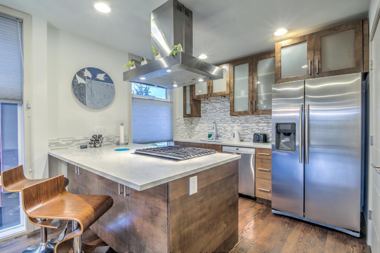 Modern Home With Rooftop Oasis Seattle Esterno foto