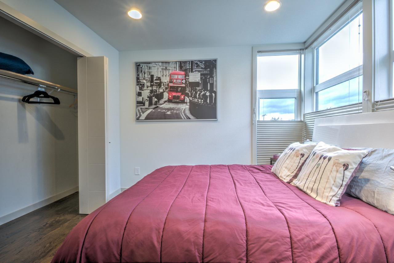Modern Home With Rooftop Oasis Seattle Esterno foto