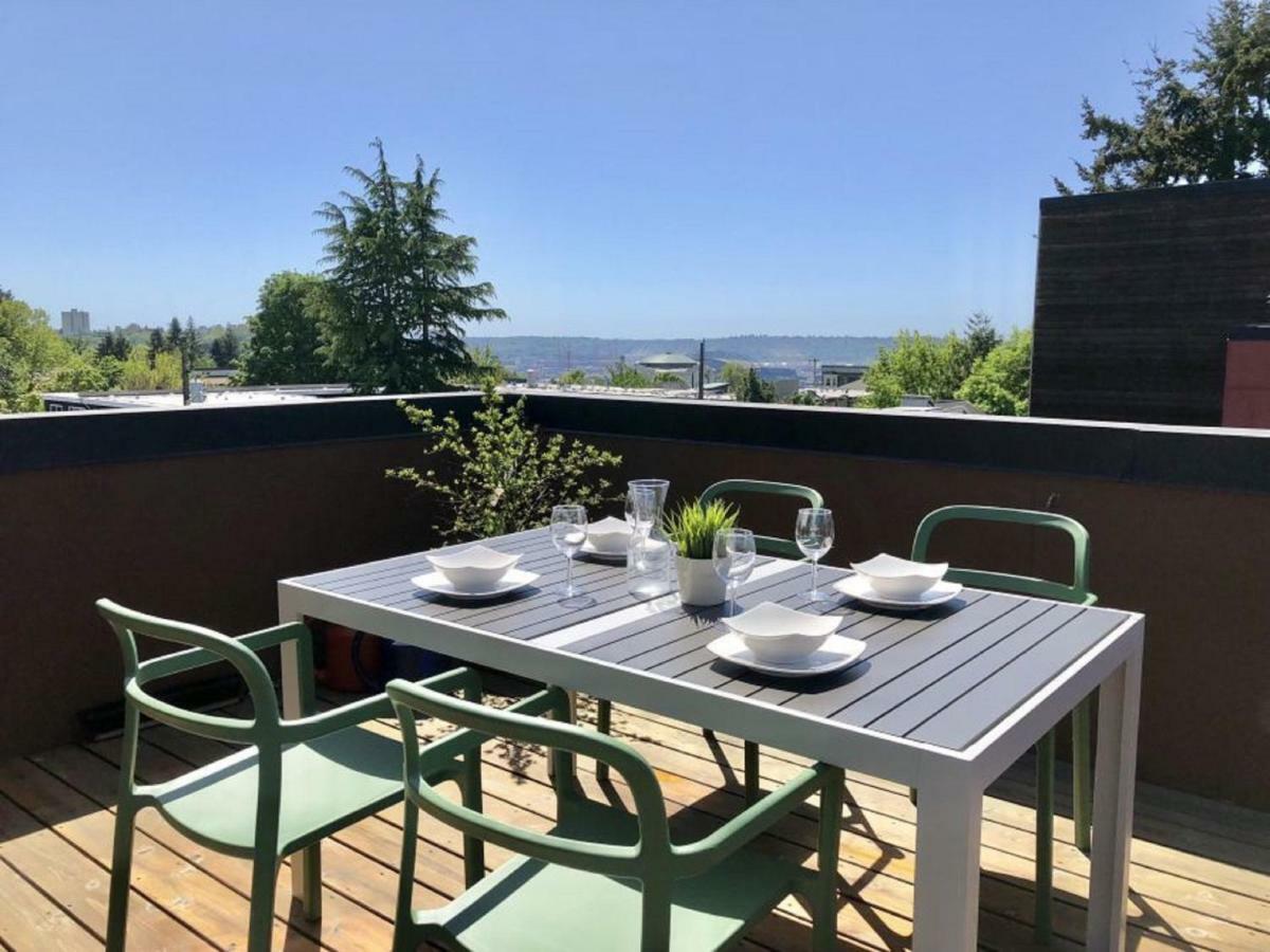 Modern Home With Rooftop Oasis Seattle Esterno foto